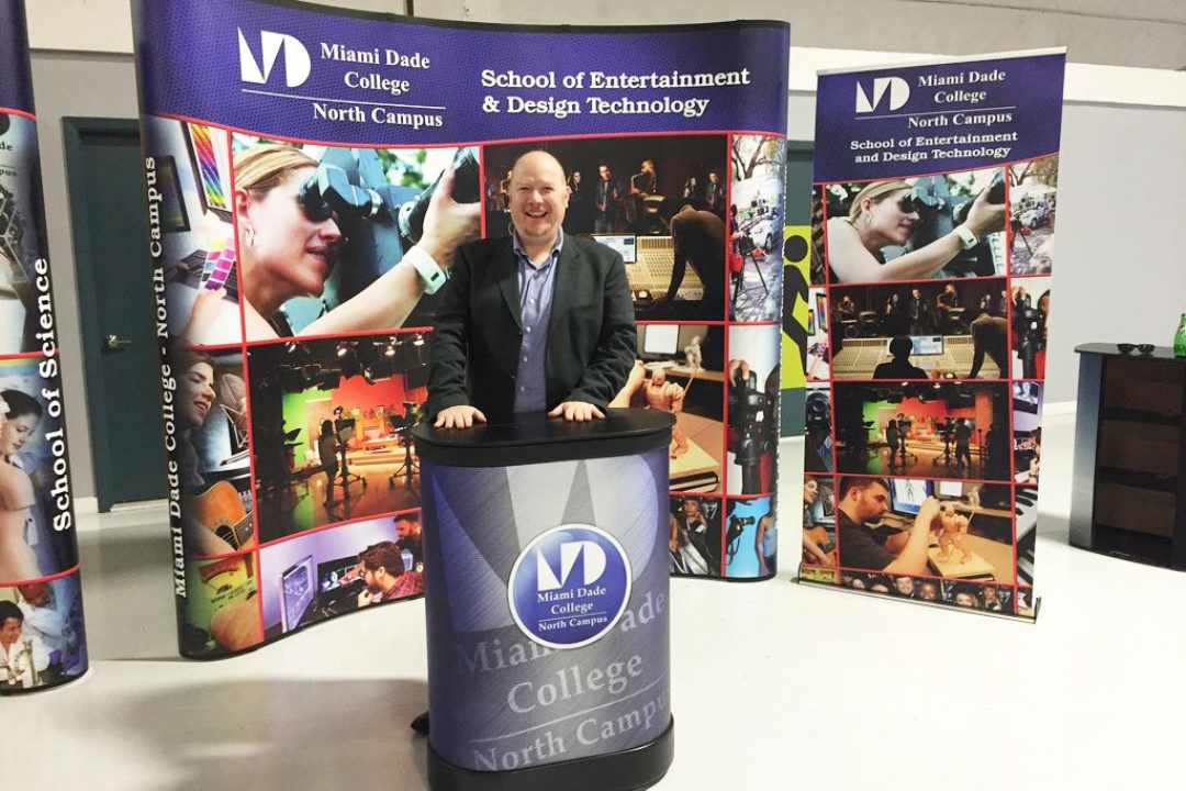 Energy Curved Fabric Displays